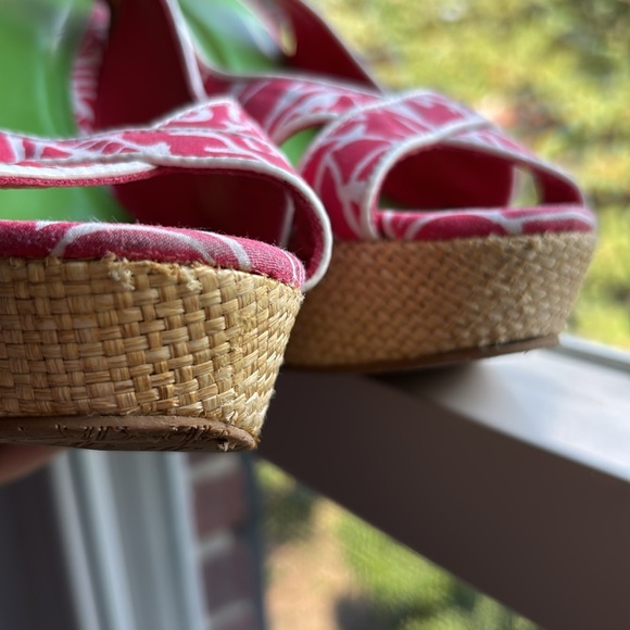 Lilly Pulitzer peep toe platform wedge slingback heels with gold tone buckles - Picture 10 of 16